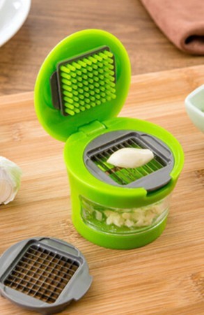 Multifunction Hand Garlic Juicer Garlic Crusher